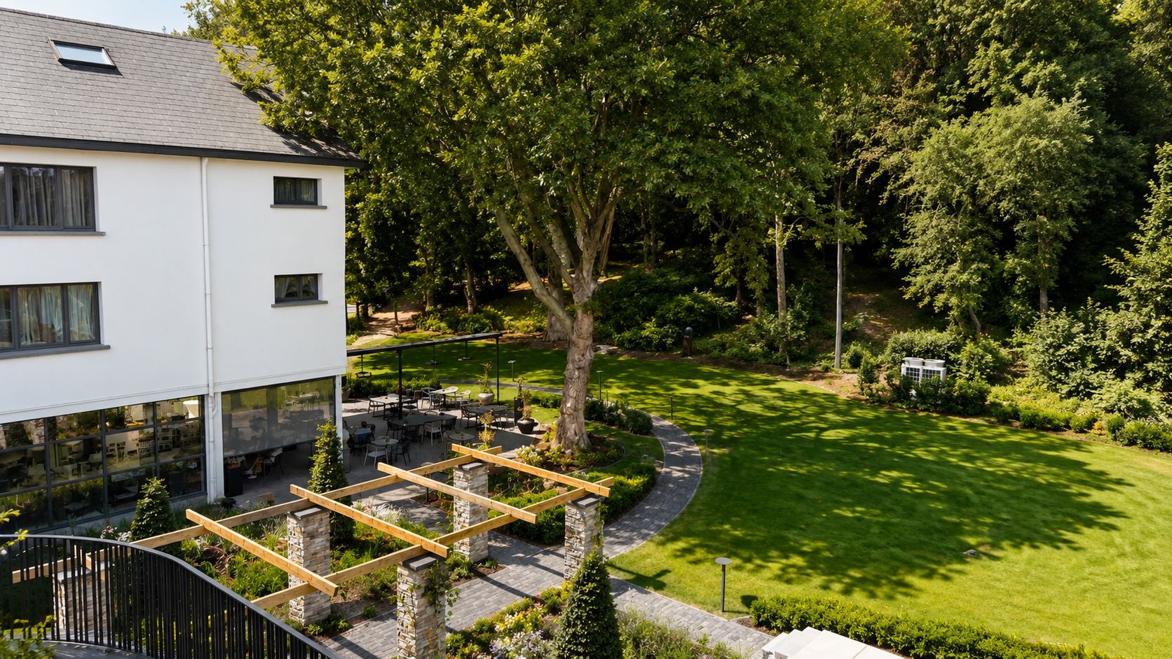 Hotel Mardaga in As, Limburg – tuin met terras en pergola